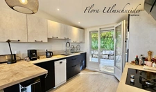 Maison lumineuse d'env. 137 m² avec vue exceptionnelle à vendre à CHINDRIEUX (73). Dépendances, terrain, proche lac du Bourget. A 25 mns d'Aix-les-Bains et 1H d'Annecy et de Genève.