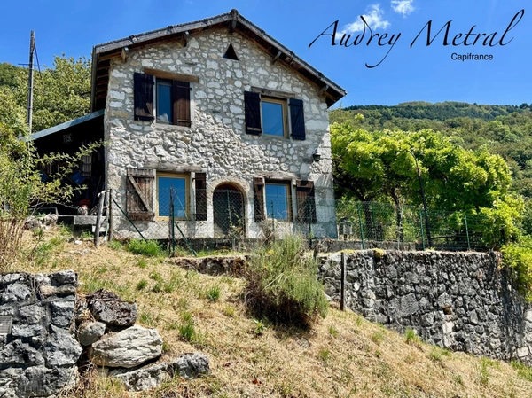 Maison en pierre à vendre à SERRIERES EN CHAUTAGNE (73) vue imprenable, 50 min de Genève et Annecy, 35 min d'Aix-les-Bains