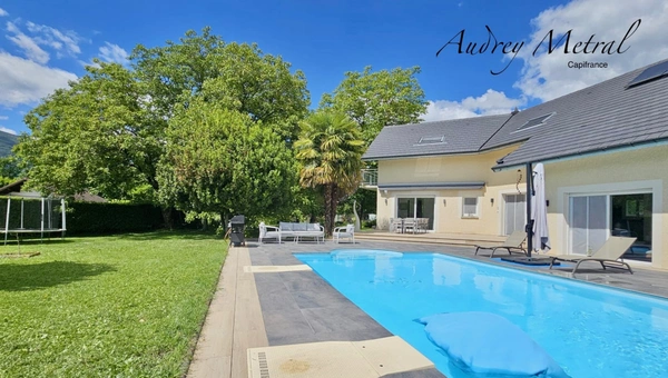Villa à vendre à Serrières-en-Chautagne avec piscine, à 50 min de Genève et d'Annecy, 35 min d'Aix-Les-Bains et 15 min du Lac du Bourget