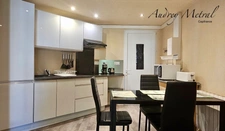 Appartement à vendre à AIX LES BAINS (73) composé de 3 studios, d'une salle commune et accès à la piscine.