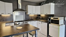 Maison lumineuse d'env. 137 m² avec vue exceptionnelle à vendre à CHINDRIEUX (73). Dépendances, terrain, proche lac du Bourget. A 25 mns d'Aix-les-Bains et 1H d'Annecy et de Genève.