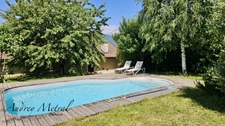 Maison en pierre avec piscine + terrain à vendre à SERRIERES EN CHAUTAGNE (73), 50 min de Genève et d'Annecy, 35 min d'Aix-les-Bains et 10 min du lac du Bourget