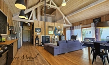 Maison individuelle d'environ 149 m2 à vendre à Vions avec grand terrain - garage - piscine à 50 min d'Annecy et Genève et 35 min d'Aix-les-Bains