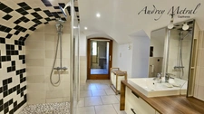 Maison en pierre avec piscine + terrain à vendre à SERRIERES EN CHAUTAGNE (73), 50 min de Genève et d'Annecy, 35 min d'Aix-les-Bains et 10 min du lac du Bourget
