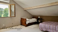 Maison familiale d'environ 135 m² avec vue panoramique, au cœur d'un écrin de verdure à CHANAZ (73). À seulement 25 minutes d'Aix-les-Bains, 45 minutes de Chambéry et 50 minutes d'Annecy.