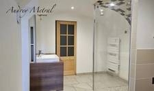 Maison en pierre avec piscine + terrain à vendre à SERRIERES EN CHAUTAGNE (73), 50 min de Genève et d'Annecy, 35 min d'Aix-les-Bains et 10 min du lac du Bourget