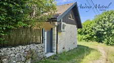Maison en pierre avec piscine + terrain à vendre à SERRIERES EN CHAUTAGNE (73), 50 min de Genève et d'Annecy, 35 min d'Aix-les-Bains et 10 min du lac du Bourget