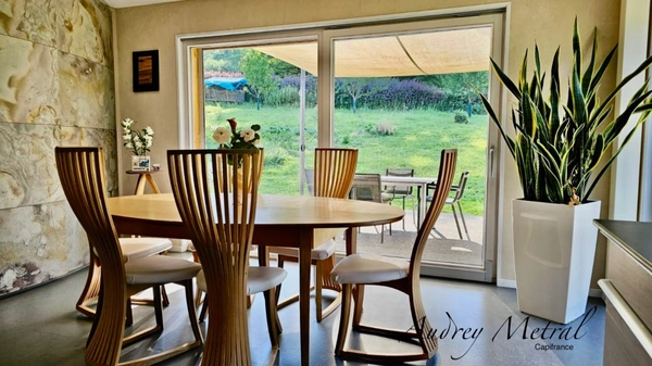 Maison d'environ 156 m2 à vendre à MAGNIEU (01) - atelier - stockage/entrepôt - garage - terrain