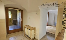 Maison en pierre avec piscine + terrain à vendre à SERRIERES EN CHAUTAGNE (73), 50 min de Genève et d'Annecy, 35 min d'Aix-les-Bains et 10 min du lac du Bourget