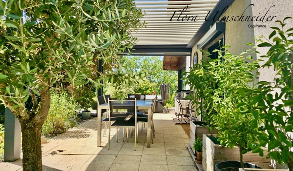 Maison familiale d'environ 135 m² avec vue panoramique, au cœur d'un écrin de verdure à CHANAZ (73). À seulement 25 minutes d'Aix-les-Bains, 45 minutes de Chambéry et 50 minutes d'Annecy.
