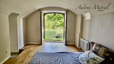 Maison en pierre avec piscine + terrain à vendre à SERRIERES EN CHAUTAGNE (73), 50 min de Genève et d'Annecy, 35 min d'Aix-les-Bains et 10 min du lac du Bourget