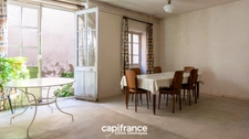 THOISSEY CENTRE – ENSEMBLE IMMOBILIER À RÉNOVER – 159 M² HABITABLES + IMPORTANTS VOLUMES ANNEXES