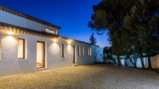 Saint-Marc-Jaumegarde — 342 m² habitables, dont 265 m² de plain-pied, à 7,8 km du Cours Mirabeau.