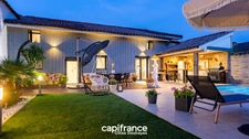 Saint-Didier-sur-Chalaronne, in the centre of the village, substantial house 255 m² of living space, set on a 567 m² plot.
