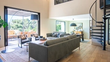 Saint-Marc-Jaumegarde — 342 m² habitables, dont 265 m² de plain-pied, à 7,8 km du Cours Mirabeau.