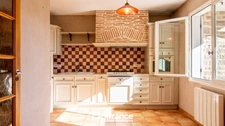 PROCHE DE BELLEVILLE-EN-BEAUJOLAIS, TOUT DE PLAIN-PIED – 3 CHAMBRES – PISCINE 12 × 4 – 78,6 M² DE DÉPENDANCES – TERRAIN 2 710 M²