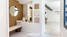 Saint-Didier-sur-Chalaronne, in the centre of the village, substantial house 255 m² of living space, set on a 567 m² plot.