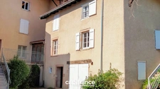 VILLIÉ-MORGON – IMMEUBLE MIXTE – LOCAL COMMERCIAL + HABITATION + DÉPENDANCES