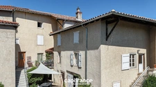 VILLIÉ-MORGON – MAISON DE VILLAGE LOUÉE – 183 m² – COUR – DÉPENDANCE 