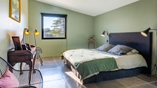 Saint-Marc-Jaumegarde — 342 m² habitables, dont 265 m² de plain-pied, à 7,8 km du Cours Mirabeau.