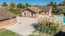 CRUZILLES-LÈS-MÉPILLAT (01290) – TOUT DE PLAIN-PIED – 3 CHAMBRES – PISCINE 12 × 4 – 78,6 M² DE DÉPENDANCES – TERRAIN 2 710 M²