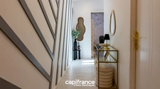 Saint-Didier-sur-Chalaronne, in the centre of the village, substantial house 255 m² of living space, set on a 567 m² plot.