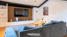 Saint-Didier-sur-Chalaronne, in the centre of the village, substantial house 255 m² of living space, set on a 567 m² plot.