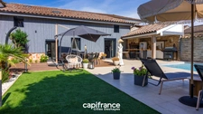 Saint-Didier-sur-Chalaronne, in the centre of the village, substantial house 255 m² of living space, set on a 567 m² plot.