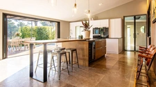 Saint-Marc-Jaumegarde — 342 m² habitables, dont 265 m² de plain-pied, à 7,8 km du Cours Mirabeau.