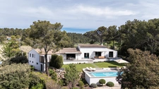 Saint-Marc-Jaumegarde — 342 m² habitables, dont 265 m² de plain-pied, à 7,8 km du Cours Mirabeau.