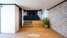 Saint-Didier-sur-Chalaronne, in the centre of the village, substantial house 255 m² of living space, set on a 567 m² plot.