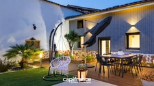 Saint-Didier-sur-Chalaronne, in the centre of the village, substantial house 255 m² of living space, set on a 567 m² plot.