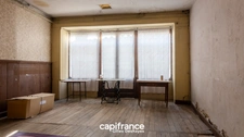 THOISSEY CENTRE – ENSEMBLE IMMOBILIER À RÉNOVER – 159 M² HABITABLES + IMPORTANTS VOLUMES ANNEXES