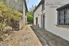 Une maison au pied du château, entre vie de village et grands espaces – Quillan