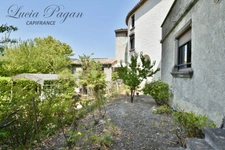 Une maison au pied du château, entre vie de village et grands espaces – Quillan