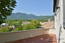Une maison au pied du château, entre vie de village et grands espaces – Quillan