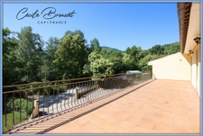 Belle villa de 2002 avec grand terrain et grand garage  SAINT LAURENT DE CERDANS (66)