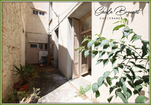 Appartement à rénover 50m2 avec cour et cave - Céret 66400