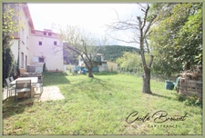 For Sale: Beautiful 1940s villa in Reynes – Rare opportunity with 3 apartments and 3600 m² of land