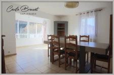 Villa 4 faces à vendre sur 1425 m2 de terrain avec garage et studio indépendant à REYNES (66)