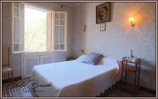 For Sale: Beautiful 1940s villa in Reynes – Rare opportunity with 3 apartments and 3600 m² of land