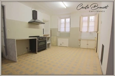 ARLES-SUR-TECH (66150) – Renovated 5-room village house with courtyard and possibility of a terrace