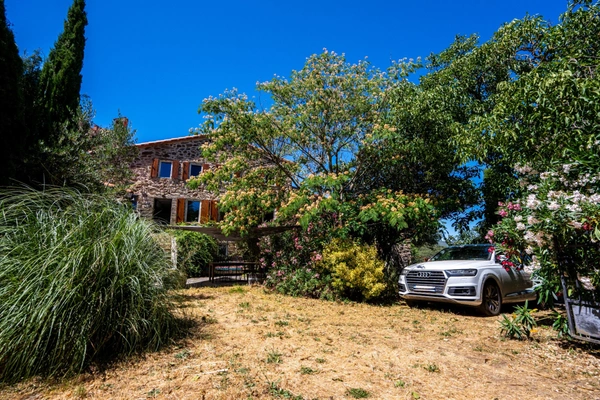 Ensemble immobilier d'exception à vendre à TAULIS (66)