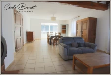 Villa 4 faces à vendre sur 1425 m2 de terrain avec garage et studio indépendant à REYNES (66)