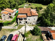 SAINT-LAURENT-DE-CERDANS 66260 – MAS DE CARACTÈRE DE 250 M2 – 5 HECTARES – PISCINE – SOURCES – DÉPENDANCES
