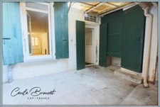 ARLES-SUR-TECH (66150) – Renovated 5-room village house with courtyard and possibility of a terrace