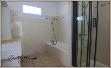 Villa 4 faces à vendre sur 1425 m2 de terrain avec garage et studio indépendant à REYNES (66)