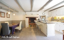 Maison en pierre de 186,64 m² avec 3 chambres rénovée en 1999 sur un terrain de 413 m²