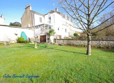 Maison de ville de 116,54 m² de 4 chambres avec une véranda et un garage sur une parcelle de 528m² au bord du Clain.