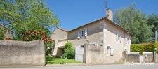 Maison en pierre de 186,64 m² avec 3 chambres rénovée en 1999 sur un terrain de 413 m²